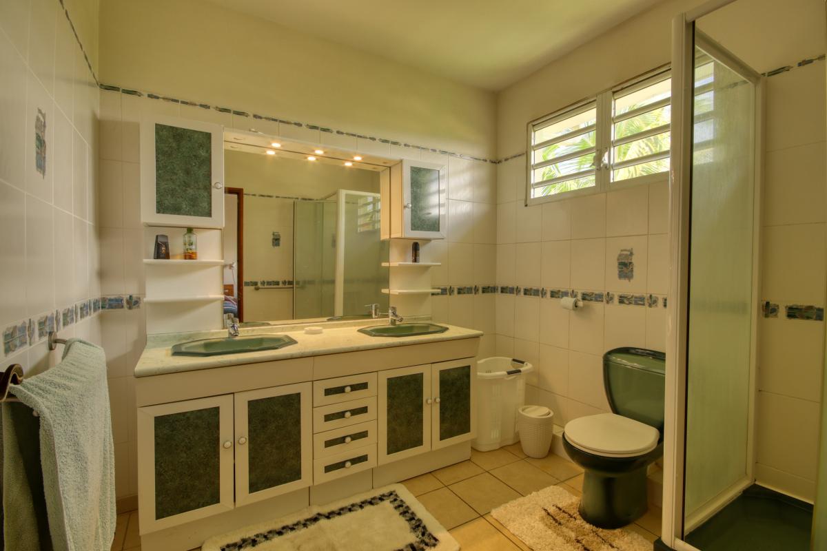 location de villa 8 personnes Martinique vue mer chambre 1c salle d'eau privative